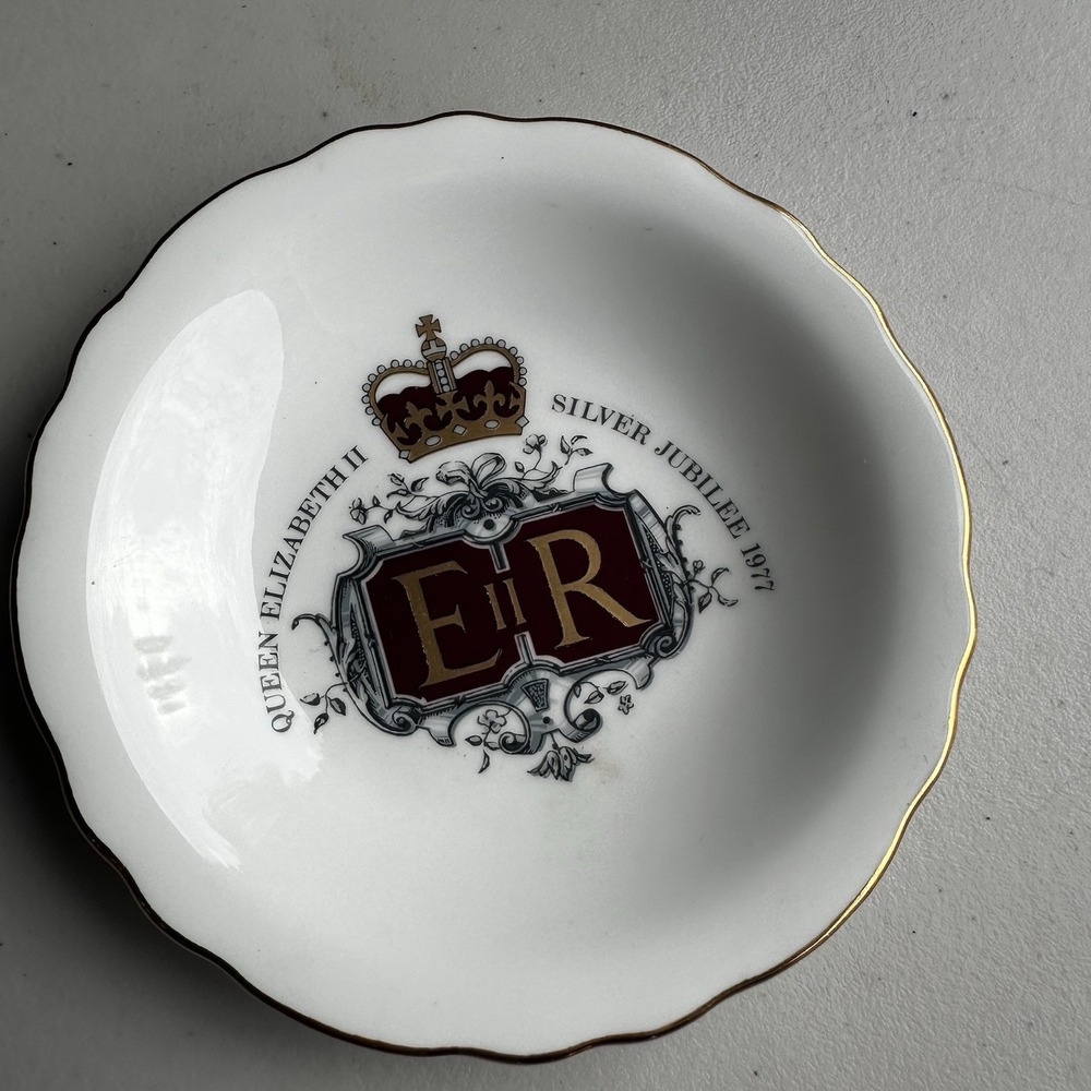 Vintage 1977 Queen Elizabeth II Silver Jubilee Royal Bone China Trinket Dish NEW